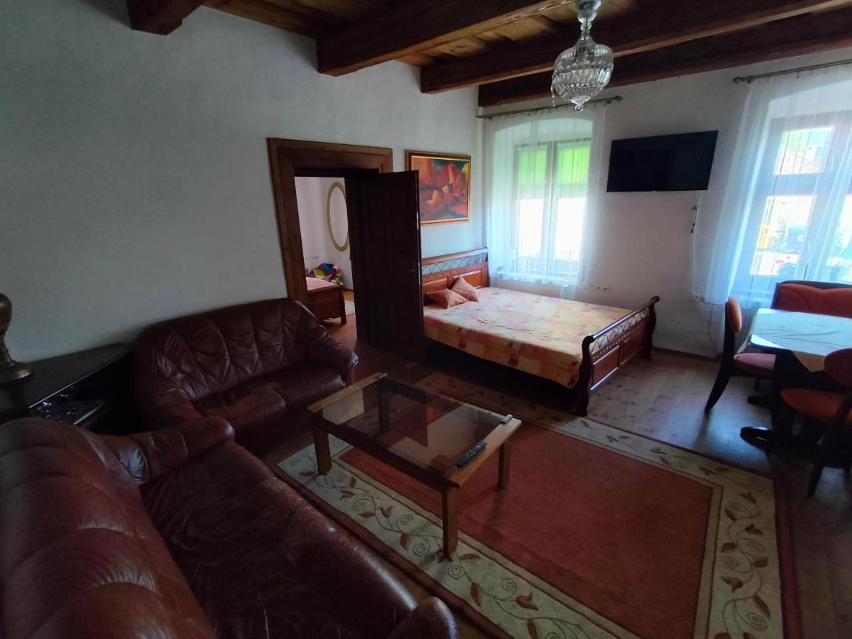 Paracelsus House Besztercebánya Kültér fotó